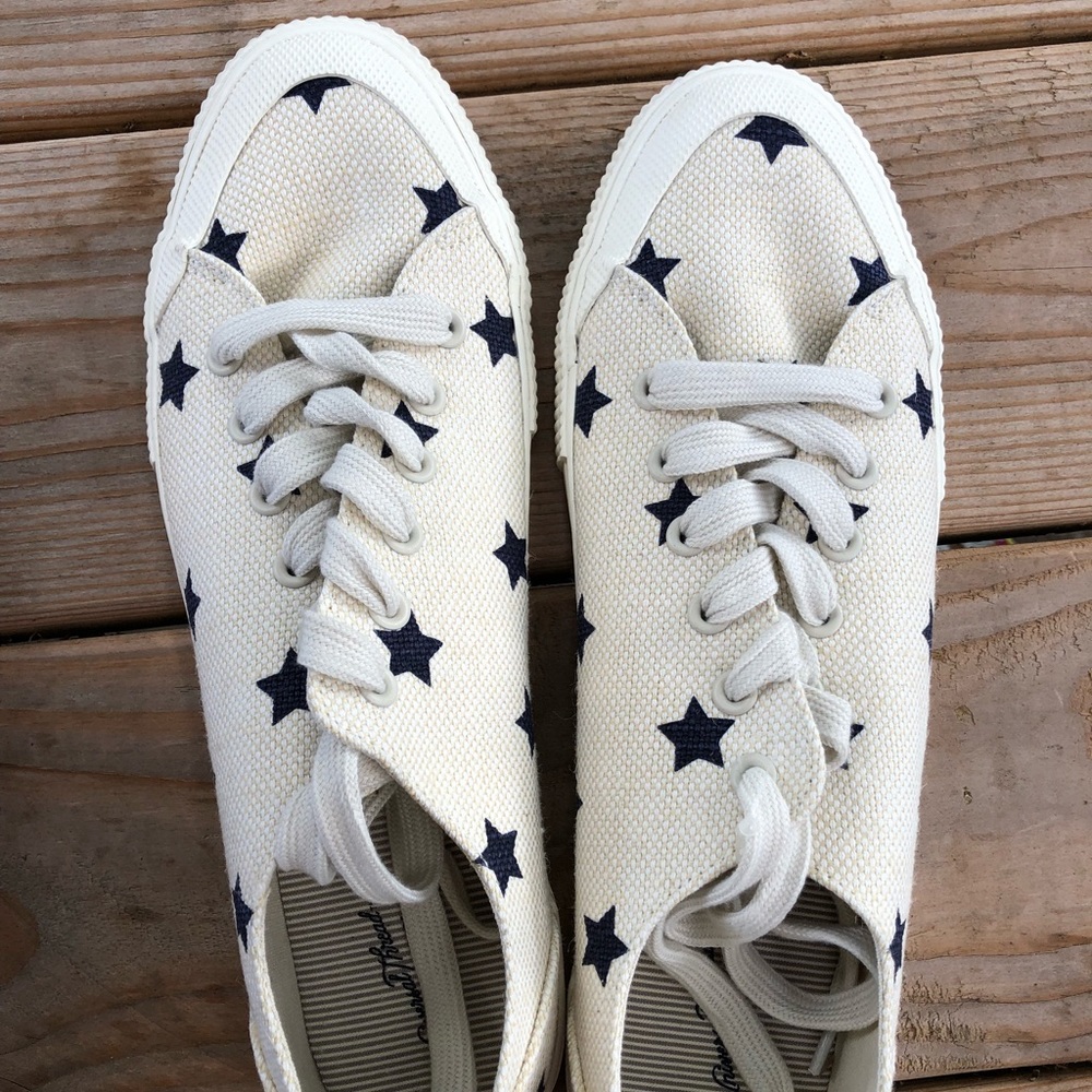 Sneakers size 10 Universal Threads